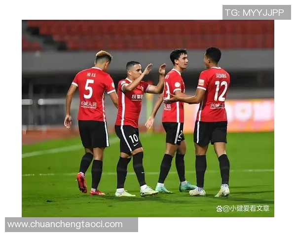 中超激战：AC米兰大胜阿森纳引发争议判罚全场沸腾