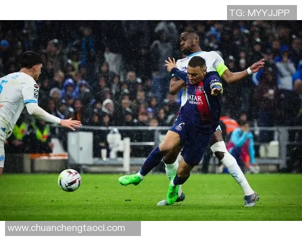 意甲经典对决曼联与巴黎圣日耳曼激战成和引发历史冷门回忆