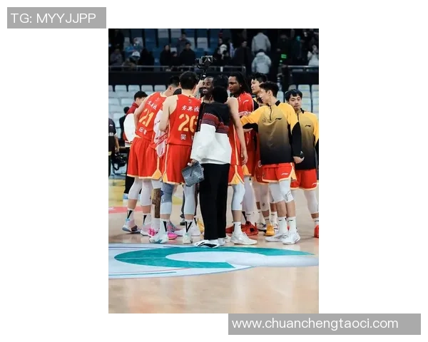 姚明亲临助阵广厦队引发球迷热烈反响展现篮球魅力与团队精神