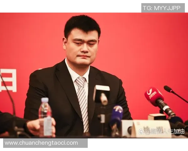 姚明菜鸟季的奋斗与成长：从新秀到NBA巨星的传奇之路