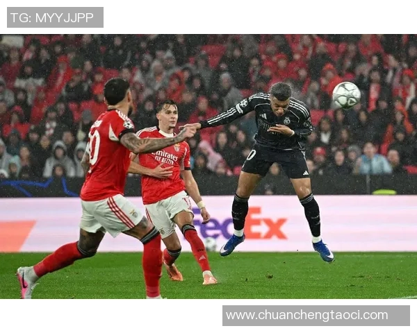 欧冠激战:皇马狂胜曼联四球逆转引发转会热潮 欧冠激战:皇马狂胜曼联四球逆转引发转会热潮