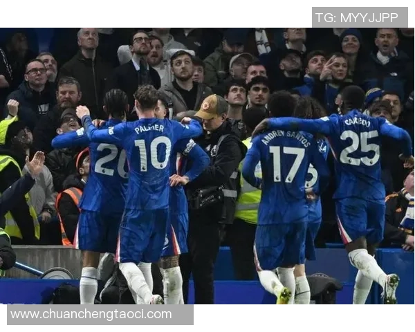 国王杯激战那不勒斯与曼联握手言和争议判罚引发全场热议